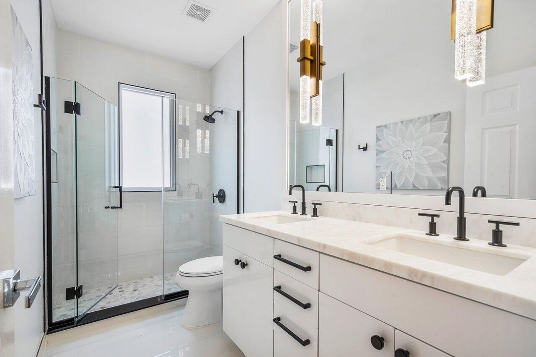 For Rent: $6,000 (4 beds, 2 baths, 2570 Square Feet)