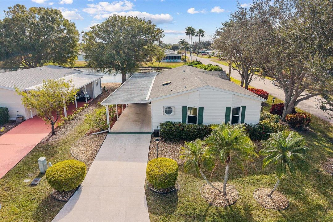 For Sale: $159,900 (2 beds, 2 baths, 1216 Square Feet)