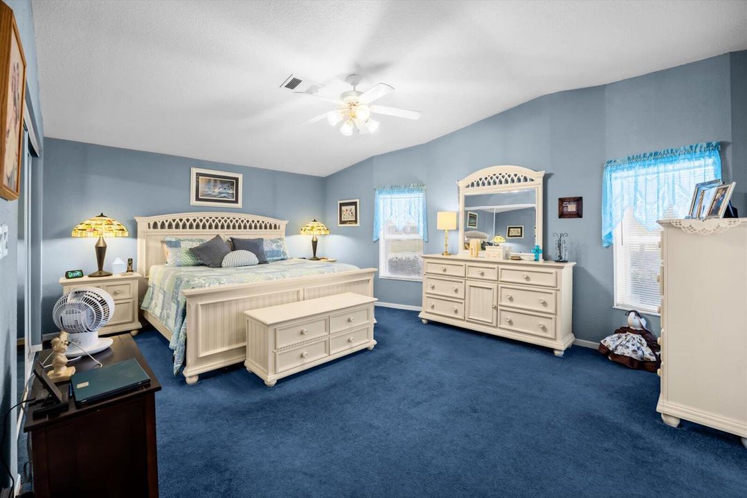 For Sale: $159,900 (2 beds, 2 baths, 1216 Square Feet)