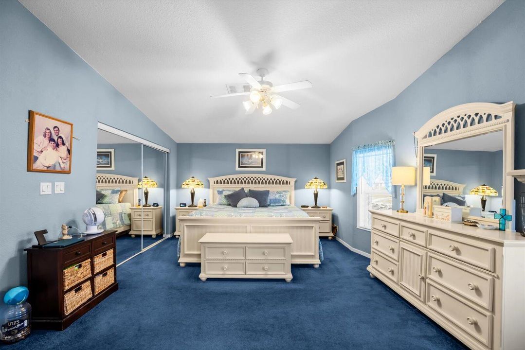 For Sale: $159,900 (2 beds, 2 baths, 1216 Square Feet)