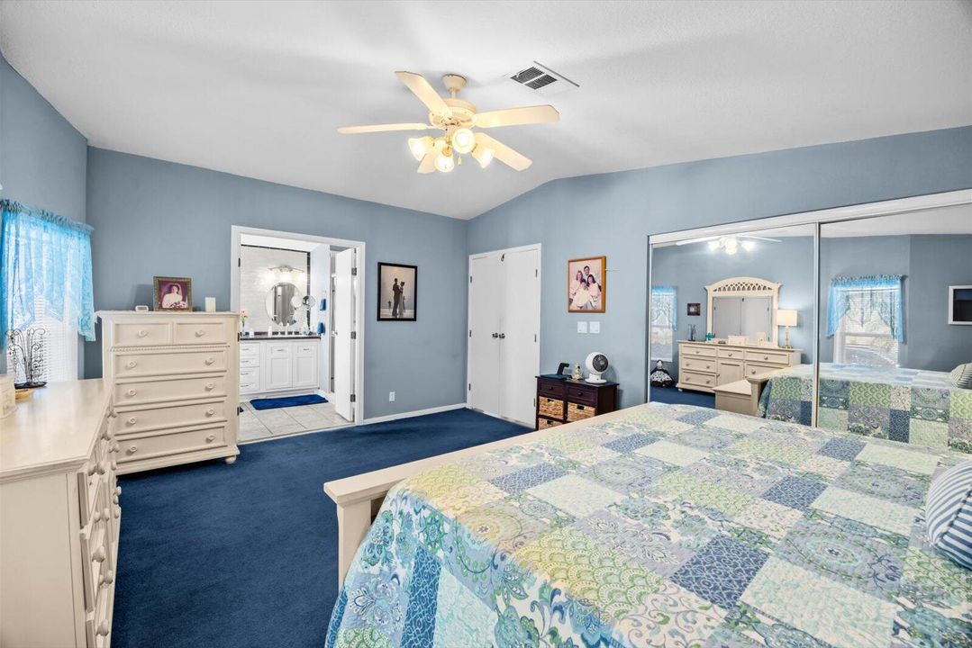 For Sale: $159,900 (2 beds, 2 baths, 1216 Square Feet)