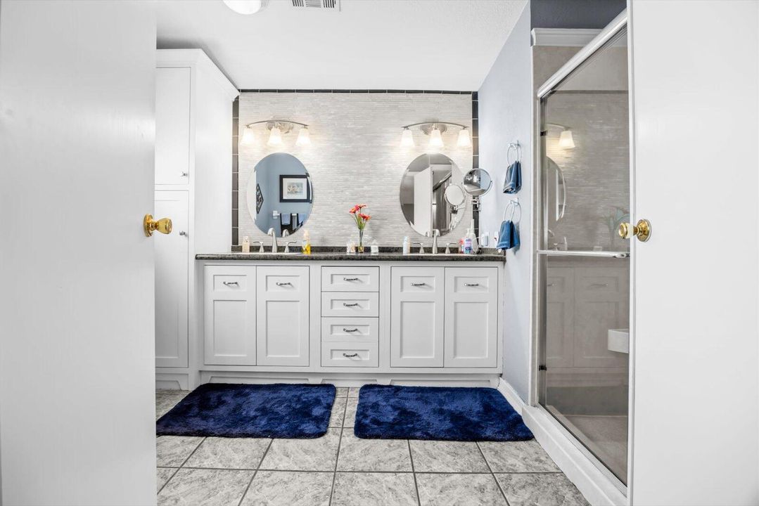 For Sale: $159,900 (2 beds, 2 baths, 1216 Square Feet)