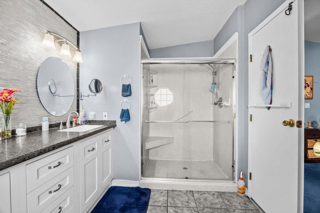 For Sale: $159,900 (2 beds, 2 baths, 1216 Square Feet)