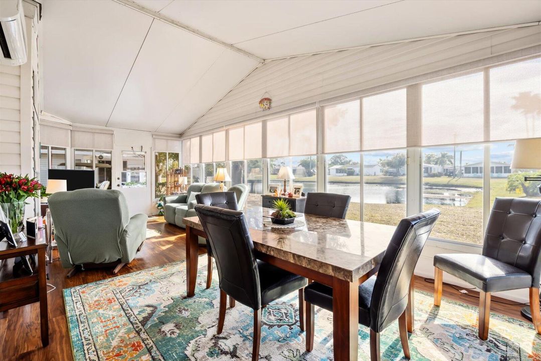 For Sale: $159,900 (2 beds, 2 baths, 1216 Square Feet)