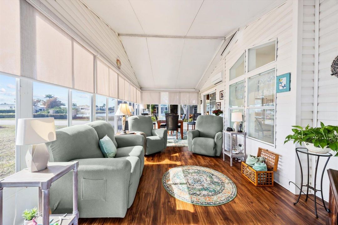 For Sale: $159,900 (2 beds, 2 baths, 1216 Square Feet)