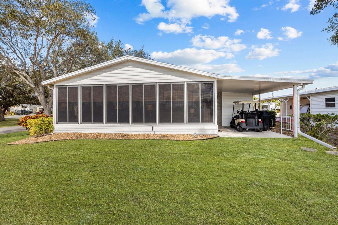 For Sale: $159,900 (2 beds, 2 baths, 1216 Square Feet)