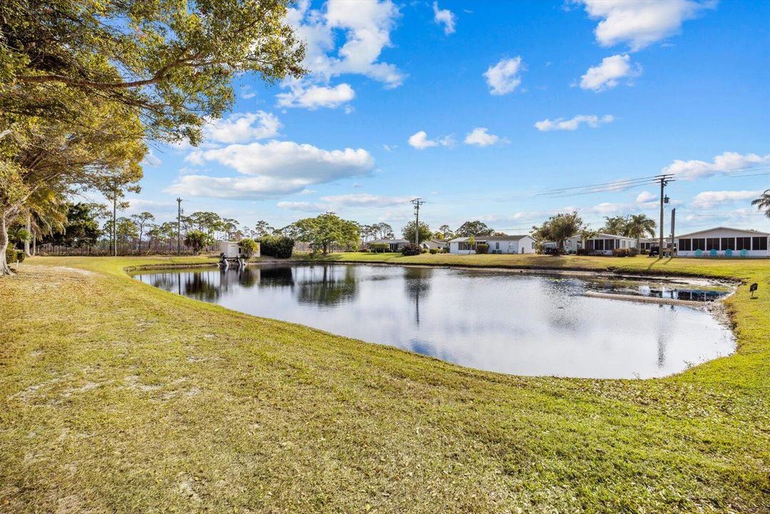 For Sale: $159,900 (2 beds, 2 baths, 1216 Square Feet)