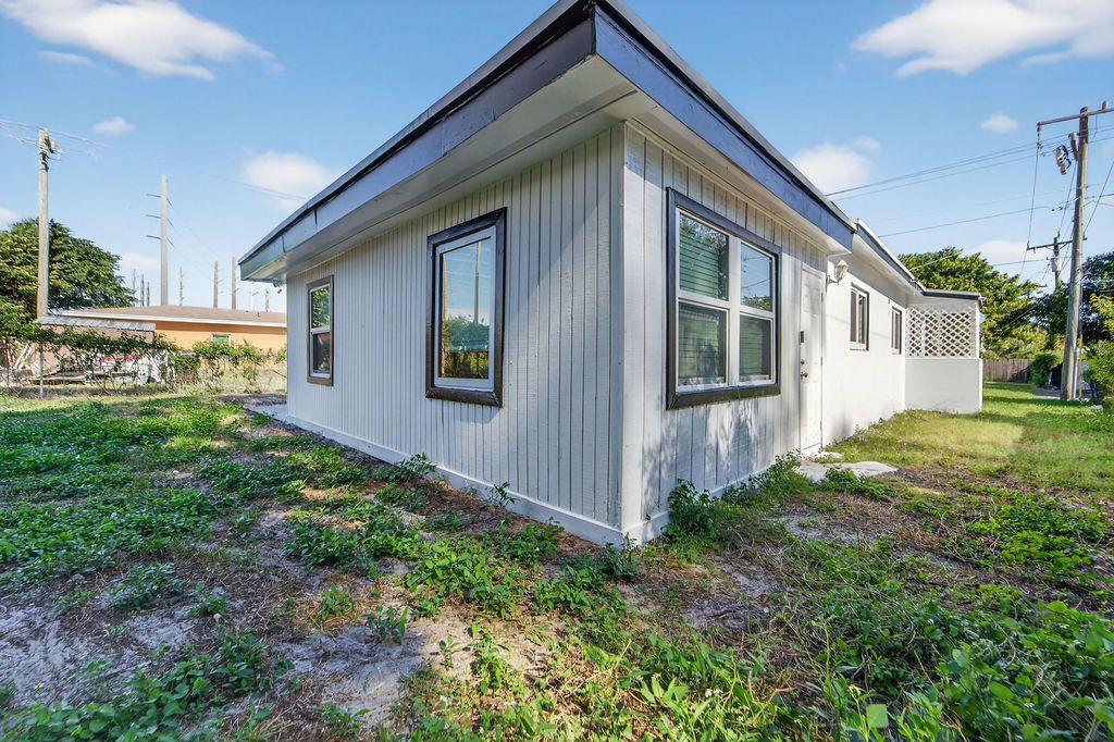 待售: $375,000 (4 贝兹, 2 浴室, 1100 平方英尺)