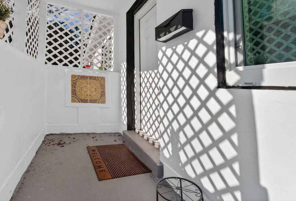 待售: $375,000 (4 贝兹, 2 浴室, 1100 平方英尺)