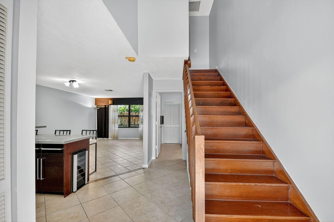 На продажу: $295,000 (2 спален, 2 ванн, 1176 Квадратных фут)