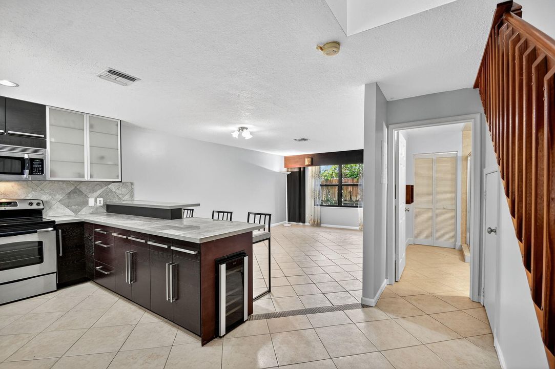 На продажу: $295,000 (2 спален, 2 ванн, 1176 Квадратных фут)