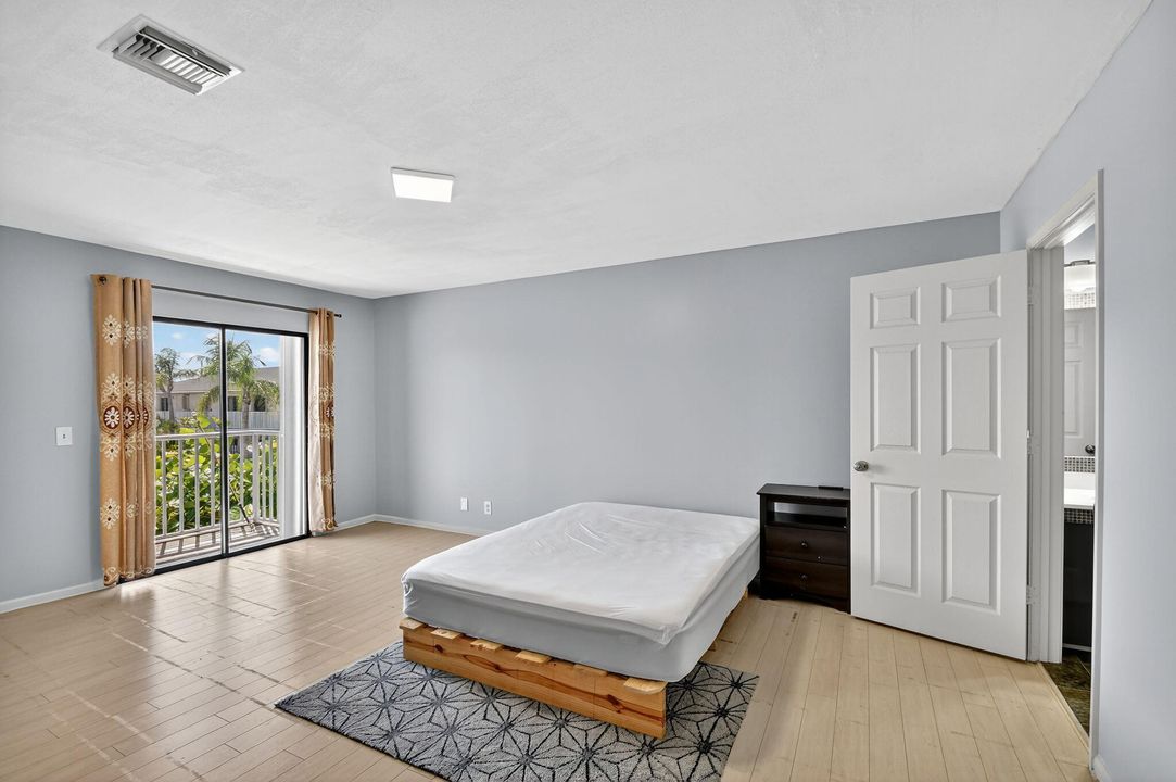 На продажу: $295,000 (2 спален, 2 ванн, 1176 Квадратных фут)