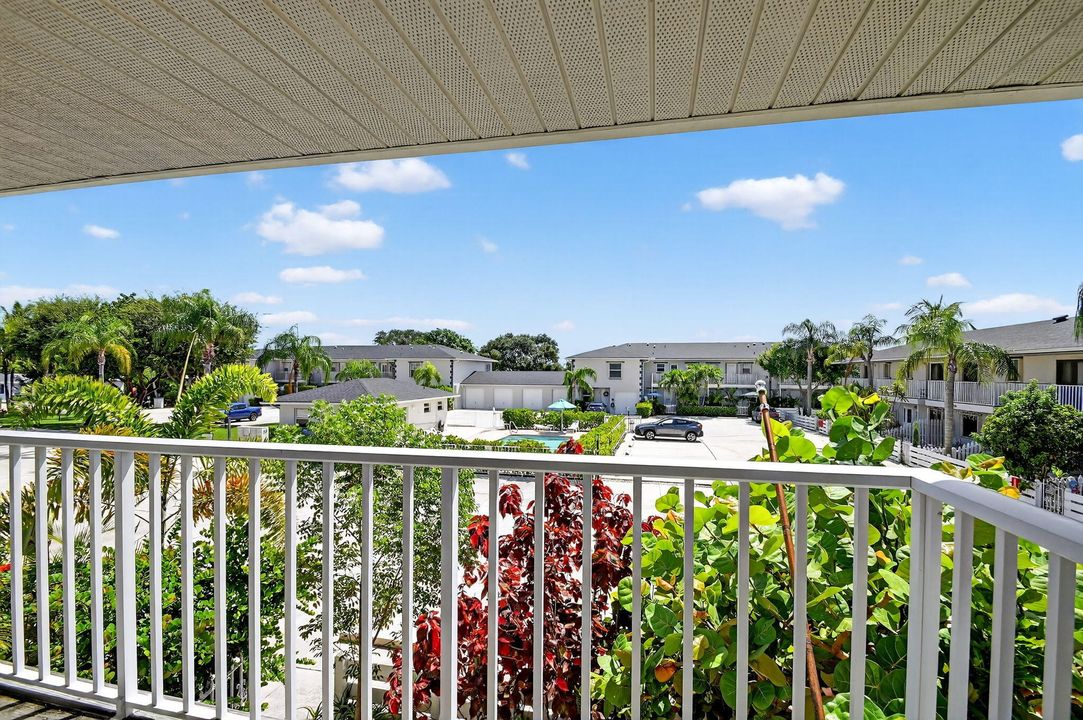 На продажу: $295,000 (2 спален, 2 ванн, 1176 Квадратных фут)