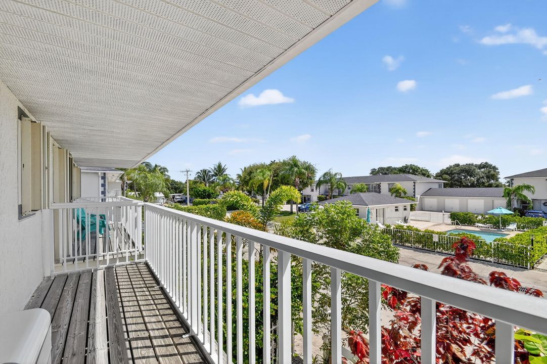 На продажу: $295,000 (2 спален, 2 ванн, 1176 Квадратных фут)