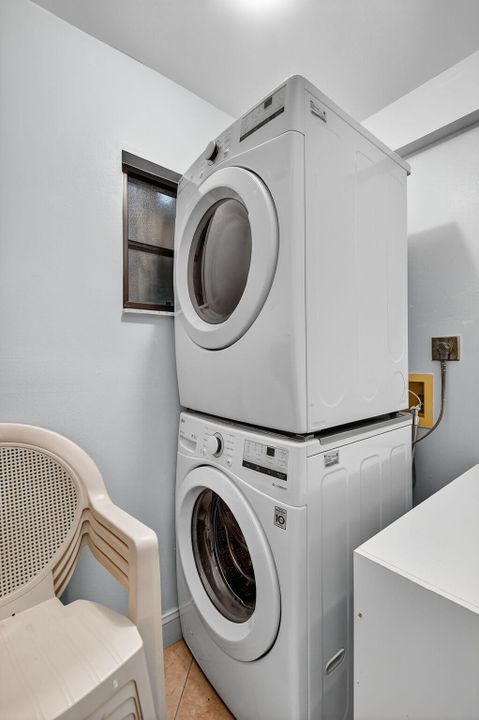 На продажу: $295,000 (2 спален, 2 ванн, 1176 Квадратных фут)