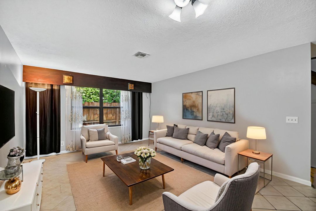 На продажу: $295,000 (2 спален, 2 ванн, 1176 Квадратных фут)