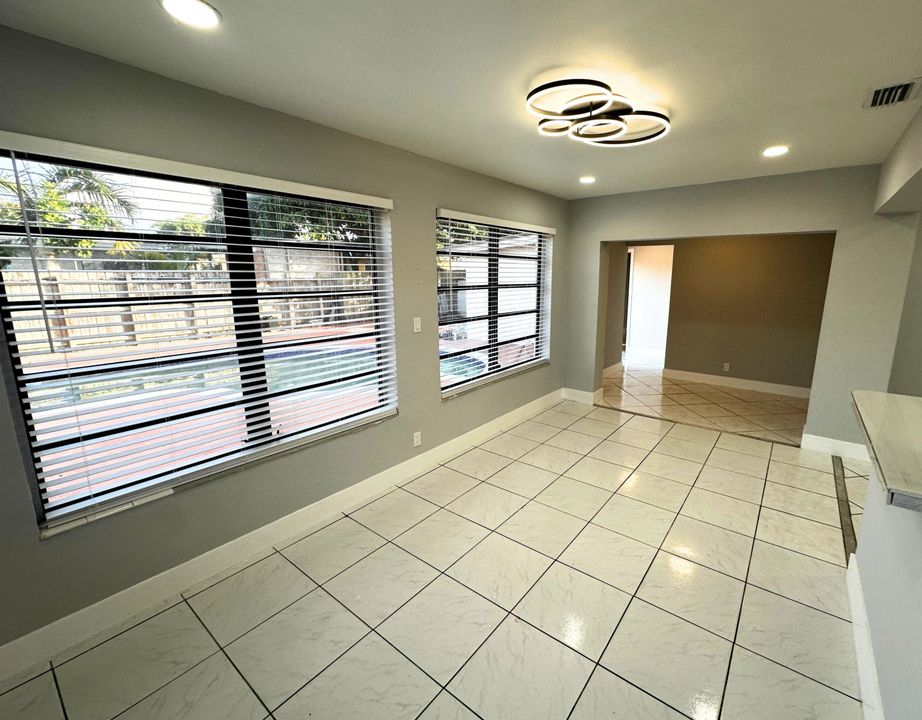 出租: $3,500 (3 贝兹, 2 浴室, 1655 平方英尺)