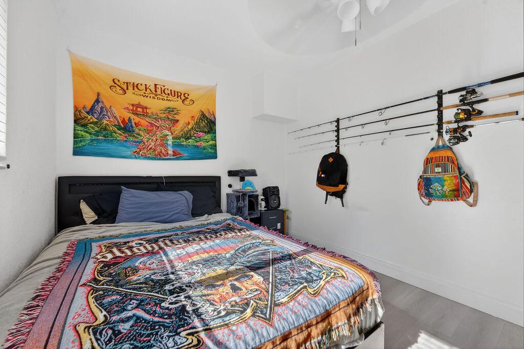 待售: $375,000 (4 贝兹, 2 浴室, 1100 平方英尺)