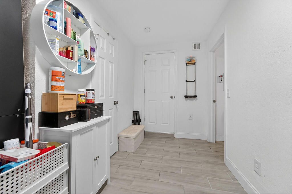 待售: $375,000 (4 贝兹, 2 浴室, 1100 平方英尺)