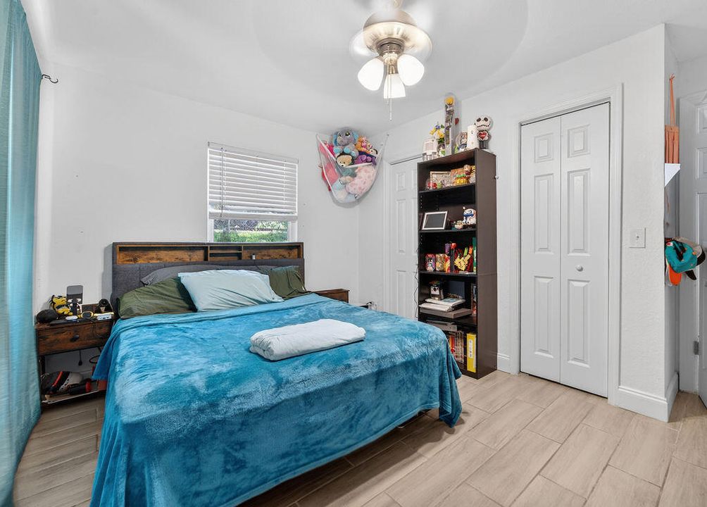 待售: $375,000 (4 贝兹, 2 浴室, 1100 平方英尺)