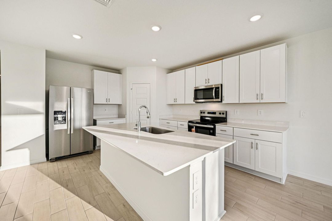 En Venta: $399,999 (4 camas, 3 baños, 1988 Pies cuadrados)