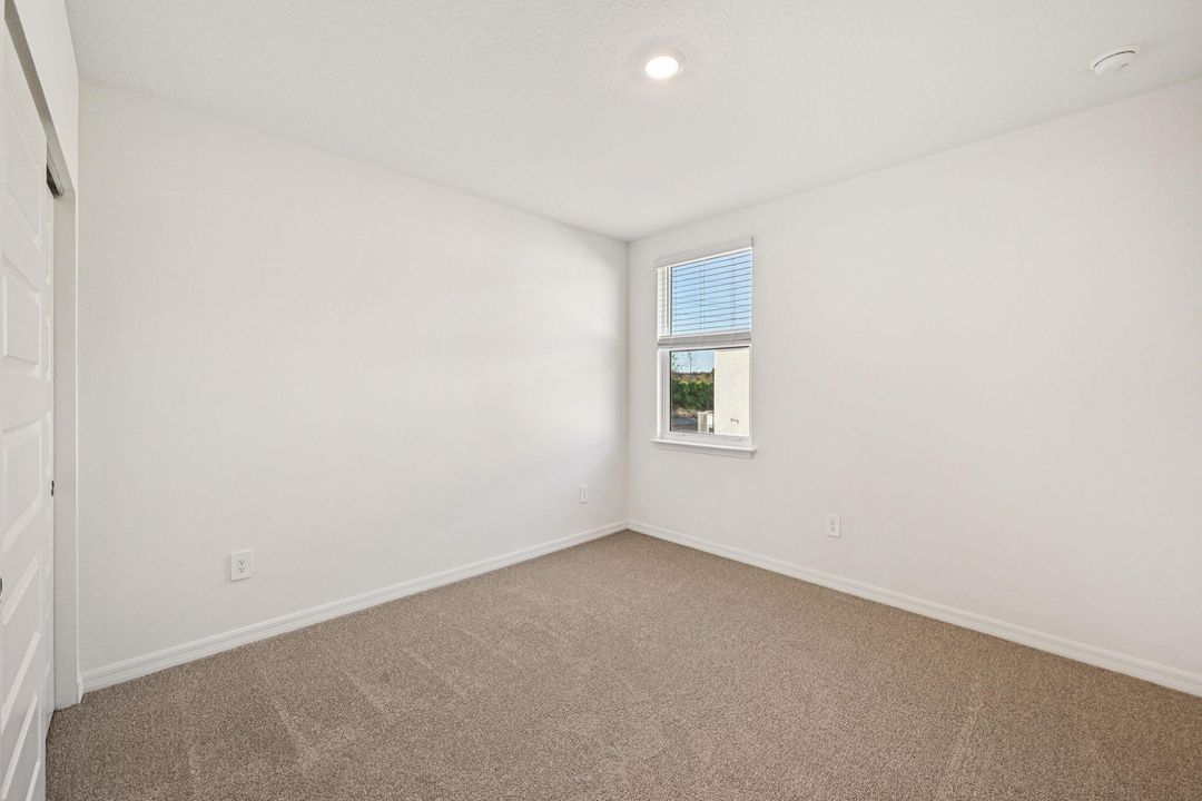 En Venta: $399,999 (4 camas, 3 baños, 1988 Pies cuadrados)