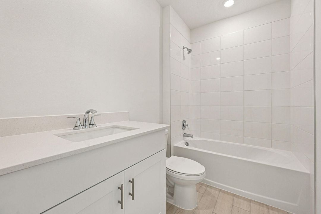 En Venta: $399,999 (4 camas, 3 baños, 1988 Pies cuadrados)