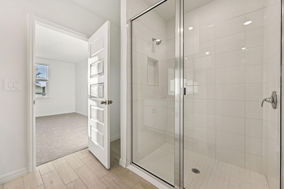 En Venta: $399,999 (4 camas, 3 baños, 1988 Pies cuadrados)