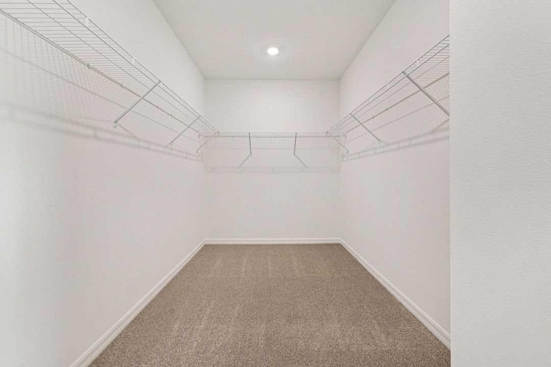 En Venta: $399,999 (4 camas, 3 baños, 1988 Pies cuadrados)