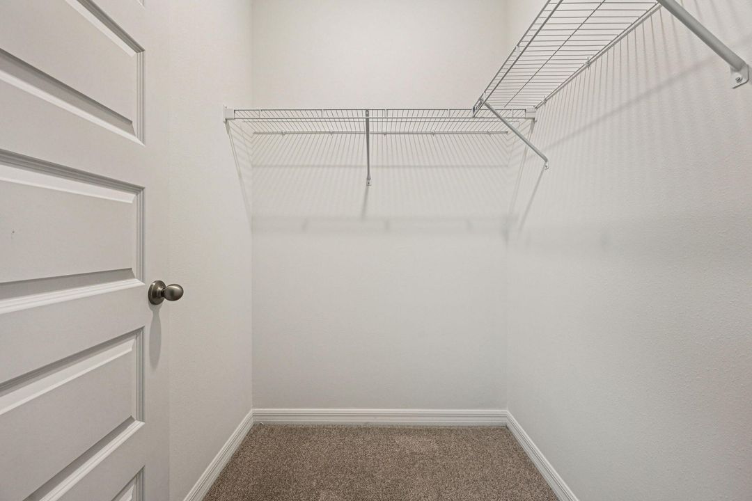 En Venta: $399,999 (4 camas, 3 baños, 1988 Pies cuadrados)