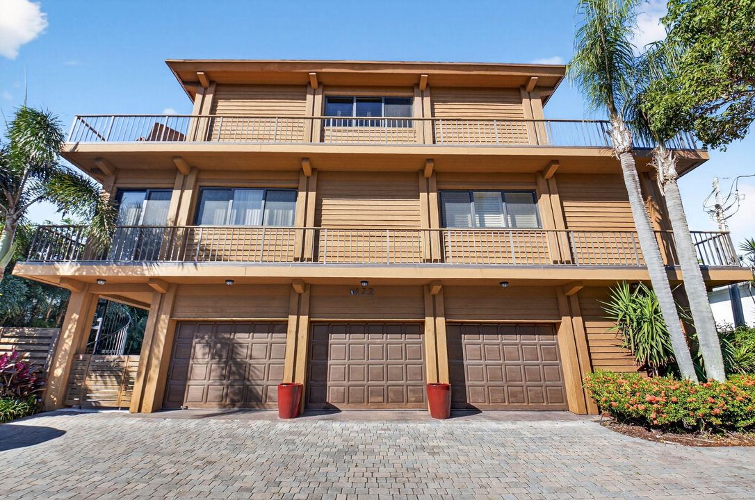 For Sale: $2,300,000 (2 beds, 2 baths, 1726 Square Feet)