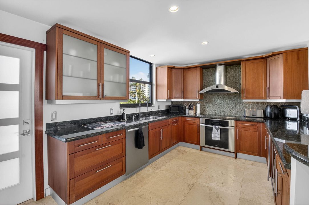 For Sale: $2,300,000 (2 beds, 2 baths, 1726 Square Feet)