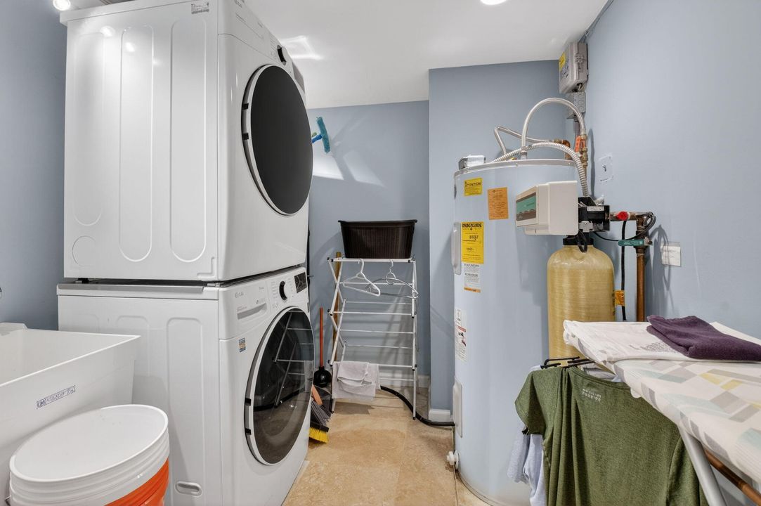 For Sale: $2,300,000 (2 beds, 2 baths, 1726 Square Feet)