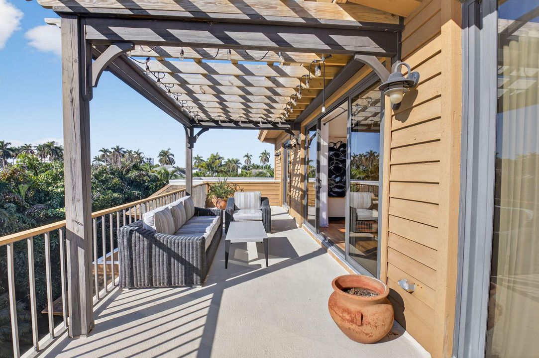 For Sale: $2,300,000 (2 beds, 2 baths, 1726 Square Feet)