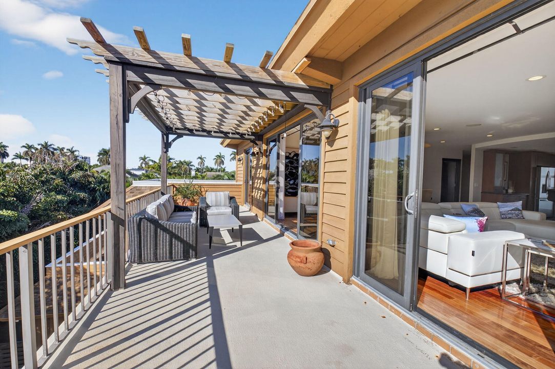 For Sale: $2,300,000 (2 beds, 2 baths, 1726 Square Feet)