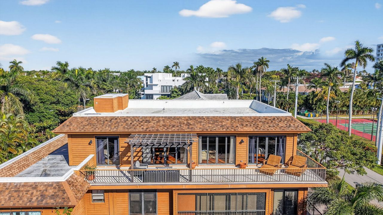 For Sale: $2,300,000 (2 beds, 2 baths, 1726 Square Feet)