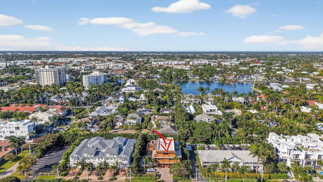 For Sale: $2,300,000 (2 beds, 2 baths, 1726 Square Feet)