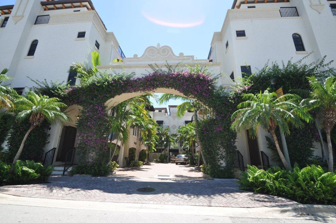 For Sale: $2,300,000 (2 beds, 2 baths, 1726 Square Feet)