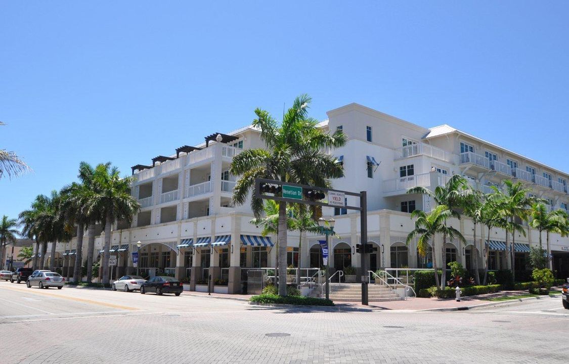 For Sale: $2,300,000 (2 beds, 2 baths, 1726 Square Feet)