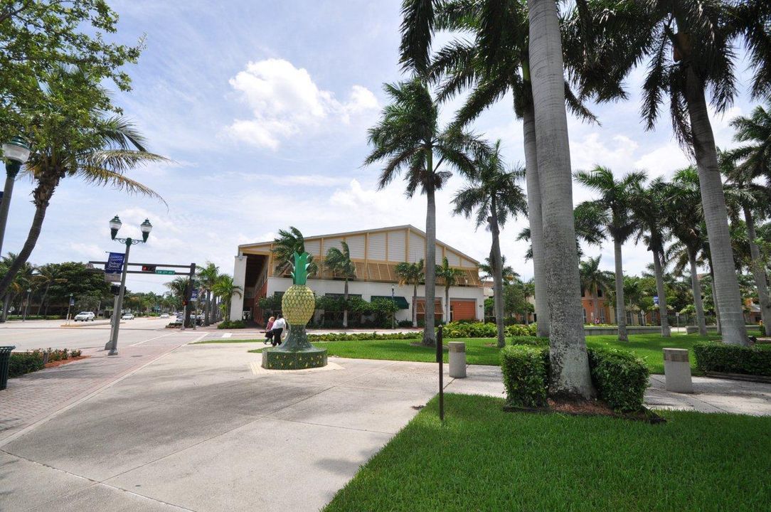 For Sale: $2,300,000 (2 beds, 2 baths, 1726 Square Feet)