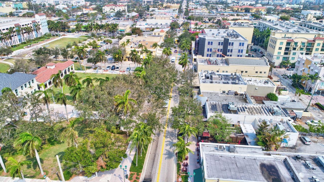 For Sale: $2,300,000 (2 beds, 2 baths, 1726 Square Feet)