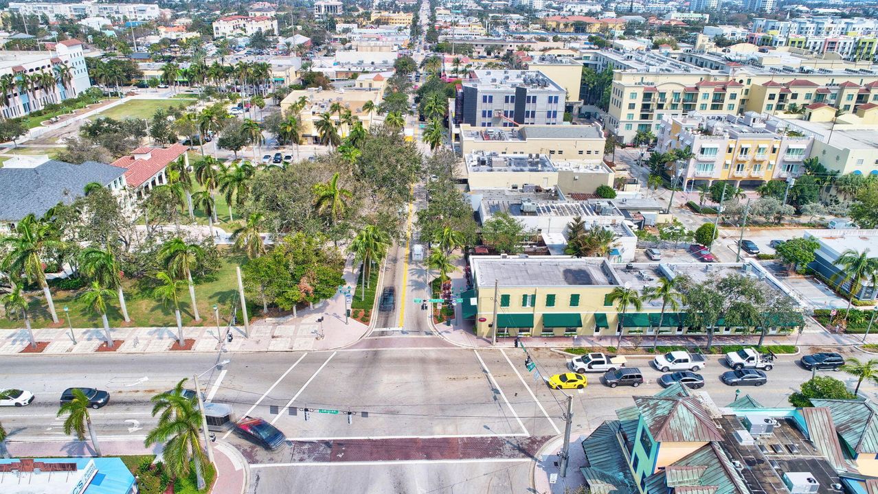 For Sale: $2,300,000 (2 beds, 2 baths, 1726 Square Feet)