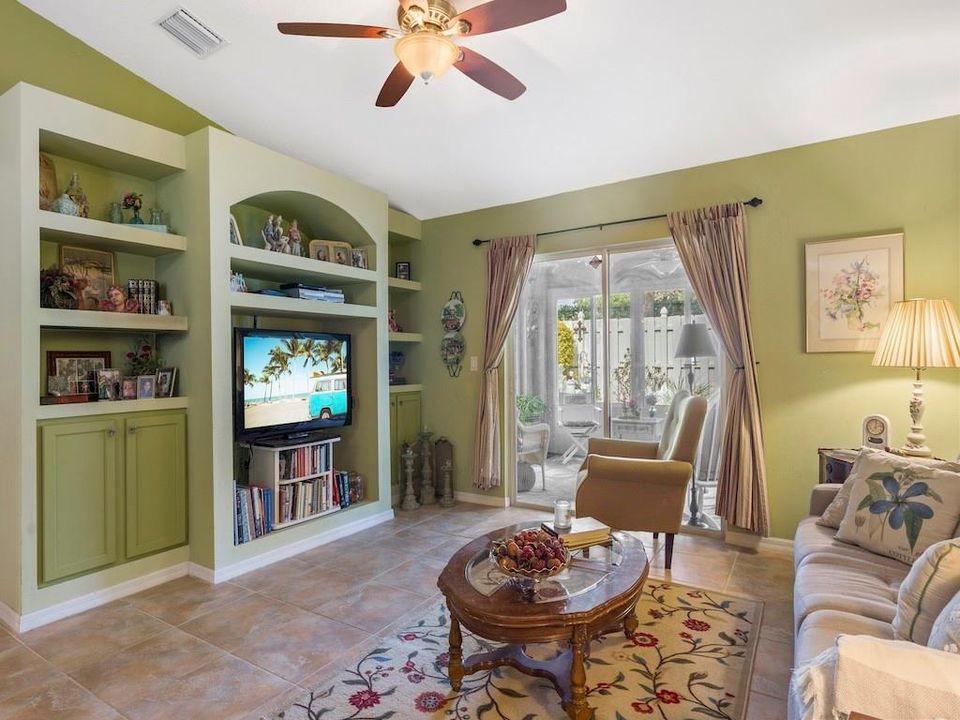 待售: $359,000 (3 贝兹, 2 浴室, 1942 平方英尺)