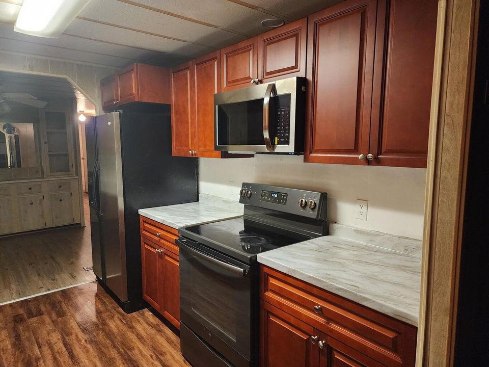 For Sale: $35,999 (2 beds, 2 baths, 1400 Square Feet)