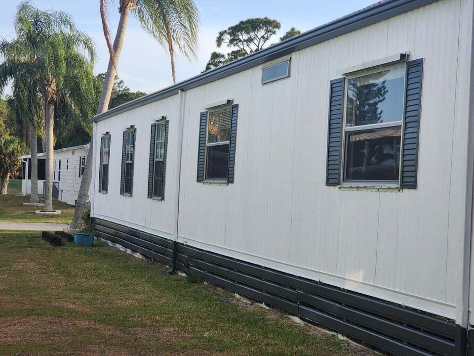 For Sale: $35,999 (2 beds, 2 baths, 1400 Square Feet)