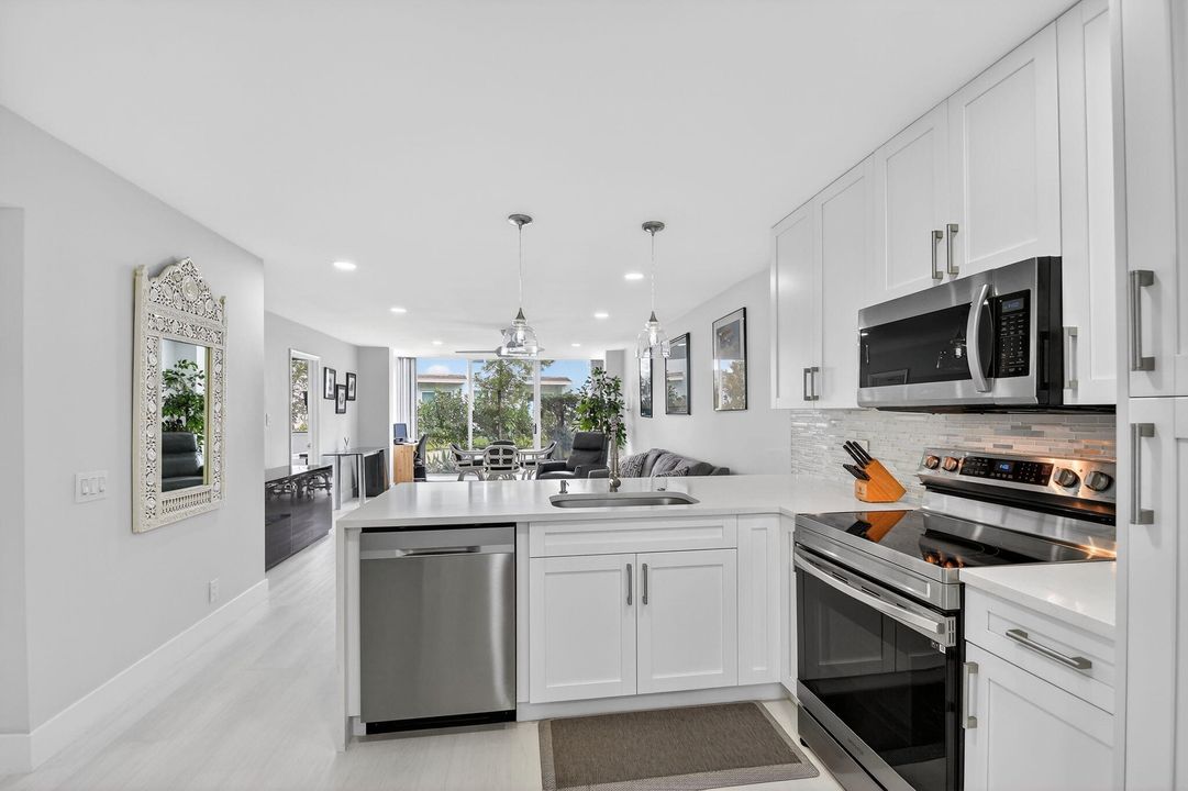 待售: $235,000 (2 贝兹, 2 浴室, 1005 平方英尺)