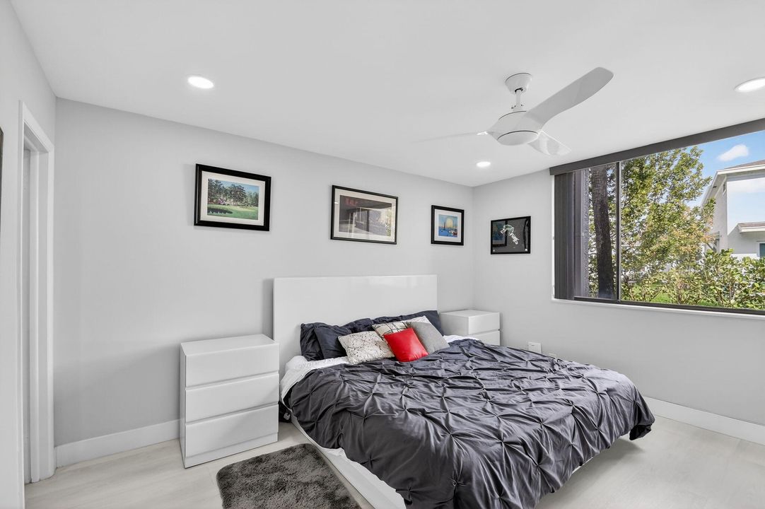 待售: $235,000 (2 贝兹, 2 浴室, 1005 平方英尺)