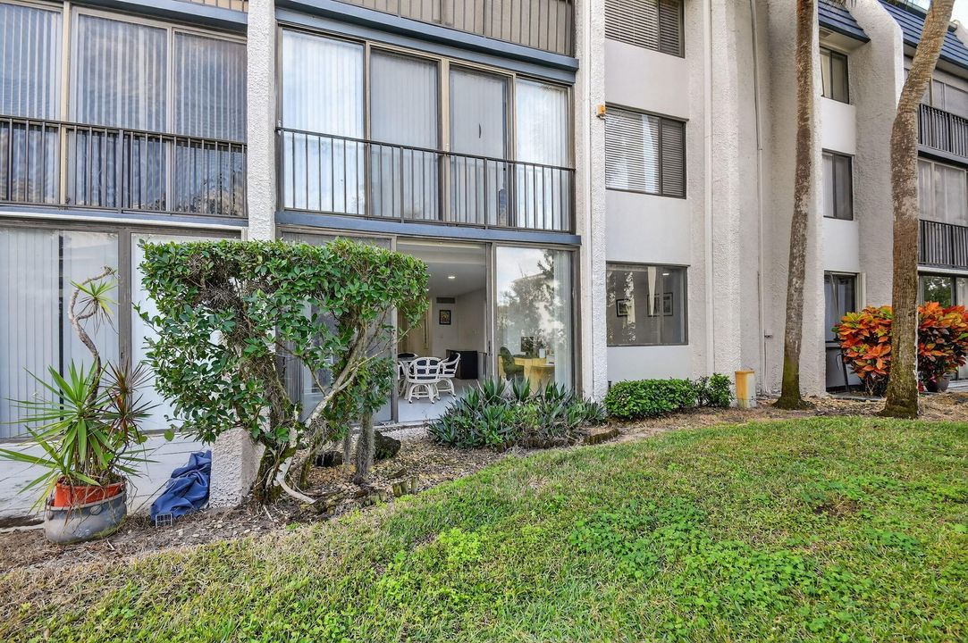 待售: $235,000 (2 贝兹, 2 浴室, 1005 平方英尺)