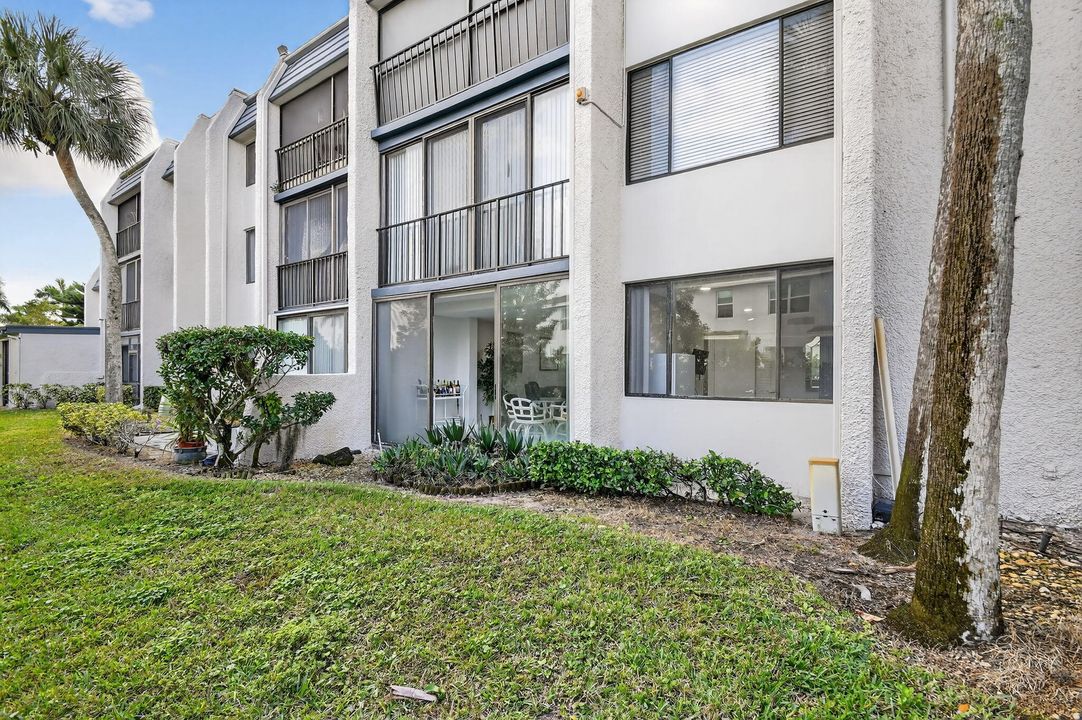 待售: $235,000 (2 贝兹, 2 浴室, 1005 平方英尺)