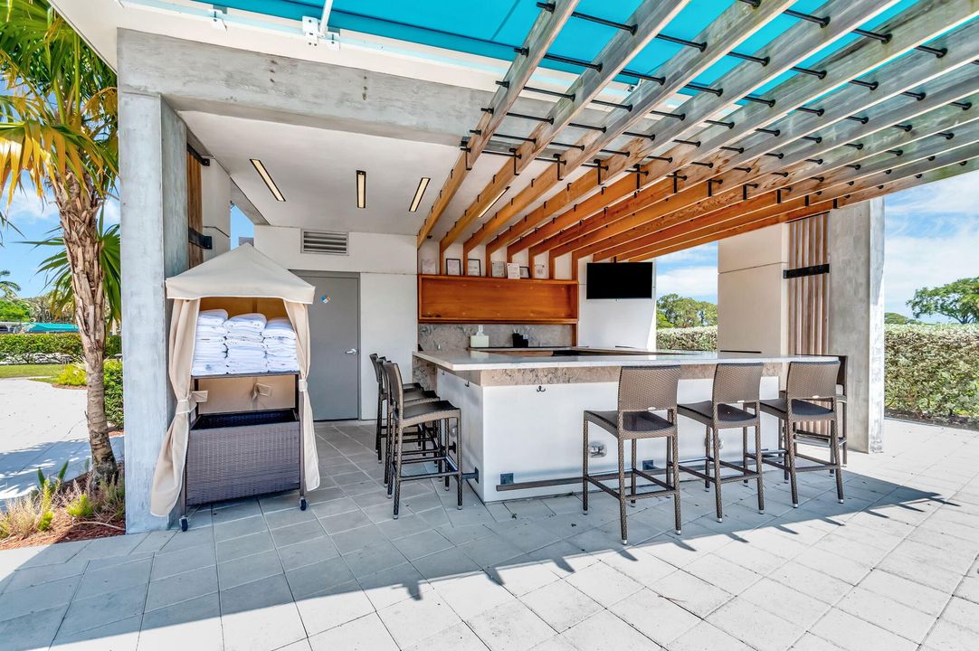 待售: $235,000 (2 贝兹, 2 浴室, 1005 平方英尺)